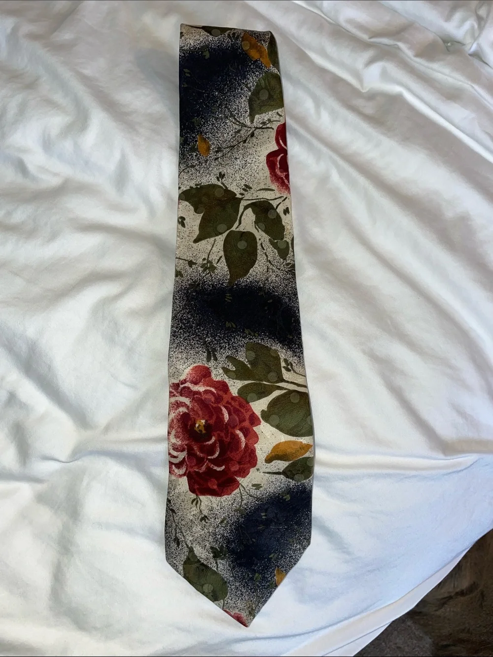 Stuart Hughes tie, floral Spray Pattern Tie - Red Rose on Cream. GRT CRAFTY!!
